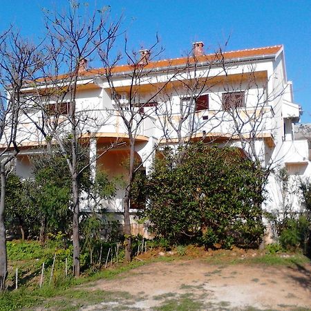 פג Apartments Kresimir Beauty With Shadow Trees And Parking Place מראה חיצוני תמונה