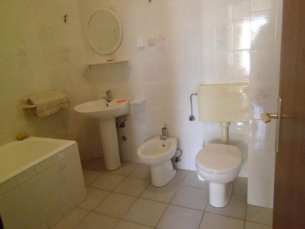 פג Apartments Kresimir Beauty With Shadow Trees And Parking Place חדר תמונה