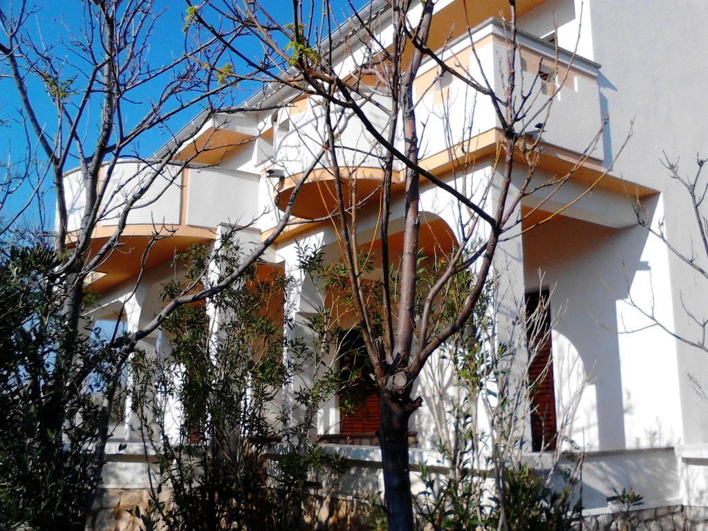 פג Apartments Kresimir Beauty With Shadow Trees And Parking Place מראה חיצוני תמונה