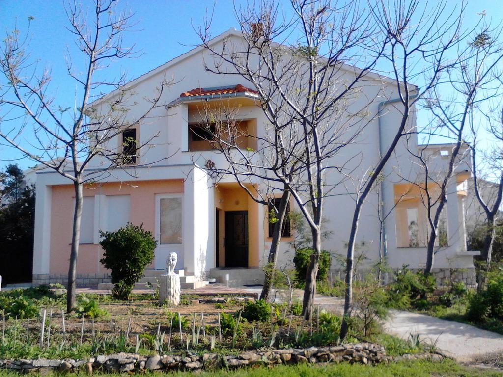 פג Apartments Kresimir Beauty With Shadow Trees And Parking Place מראה חיצוני תמונה