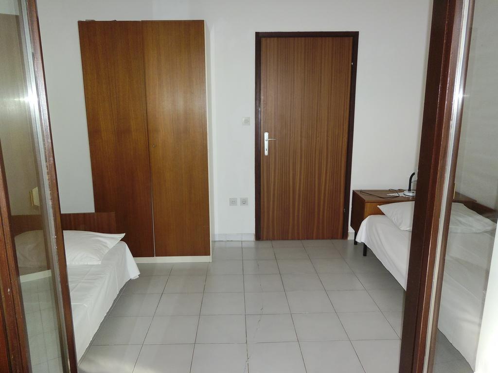 פג Apartments Kresimir Beauty With Shadow Trees And Parking Place חדר תמונה