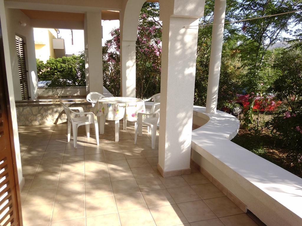 פג Apartments Kresimir Beauty With Shadow Trees And Parking Place חדר תמונה