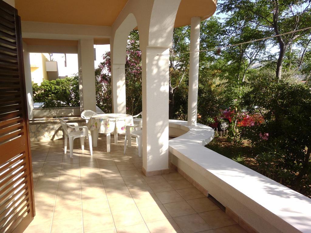 פג Apartments Kresimir Beauty With Shadow Trees And Parking Place חדר תמונה