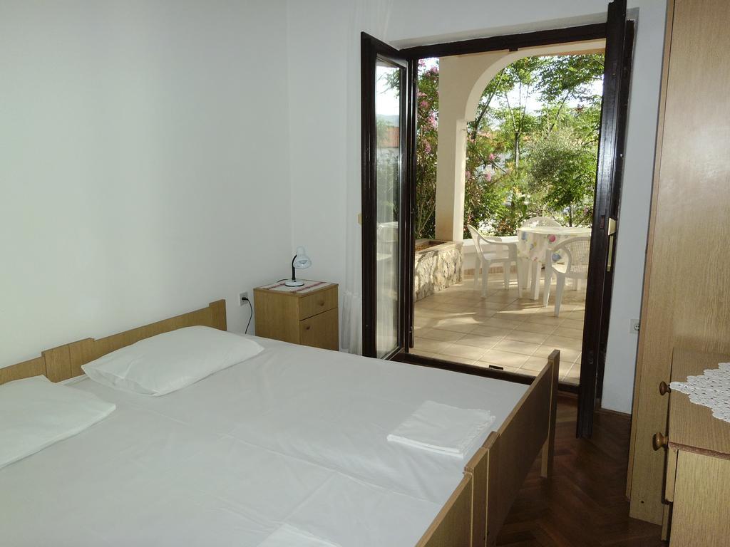 פג Apartments Kresimir Beauty With Shadow Trees And Parking Place חדר תמונה