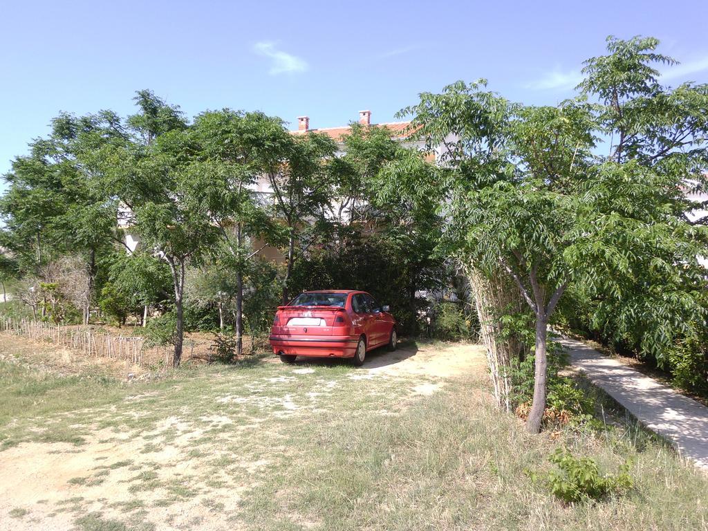 פג Apartments Kresimir Beauty With Shadow Trees And Parking Place מראה חיצוני תמונה