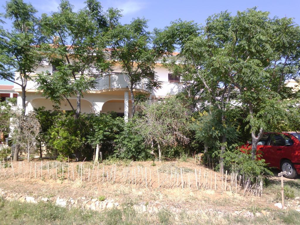 פג Apartments Kresimir Beauty With Shadow Trees And Parking Place מראה חיצוני תמונה