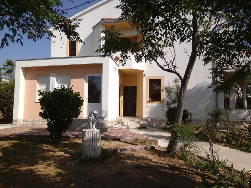 פג Apartments Kresimir Beauty With Shadow Trees And Parking Place מראה חיצוני תמונה