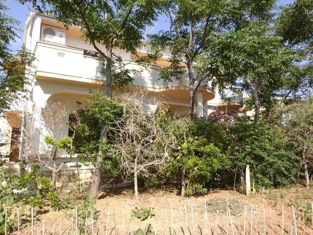 פג Apartments Kresimir Beauty With Shadow Trees And Parking Place מראה חיצוני תמונה