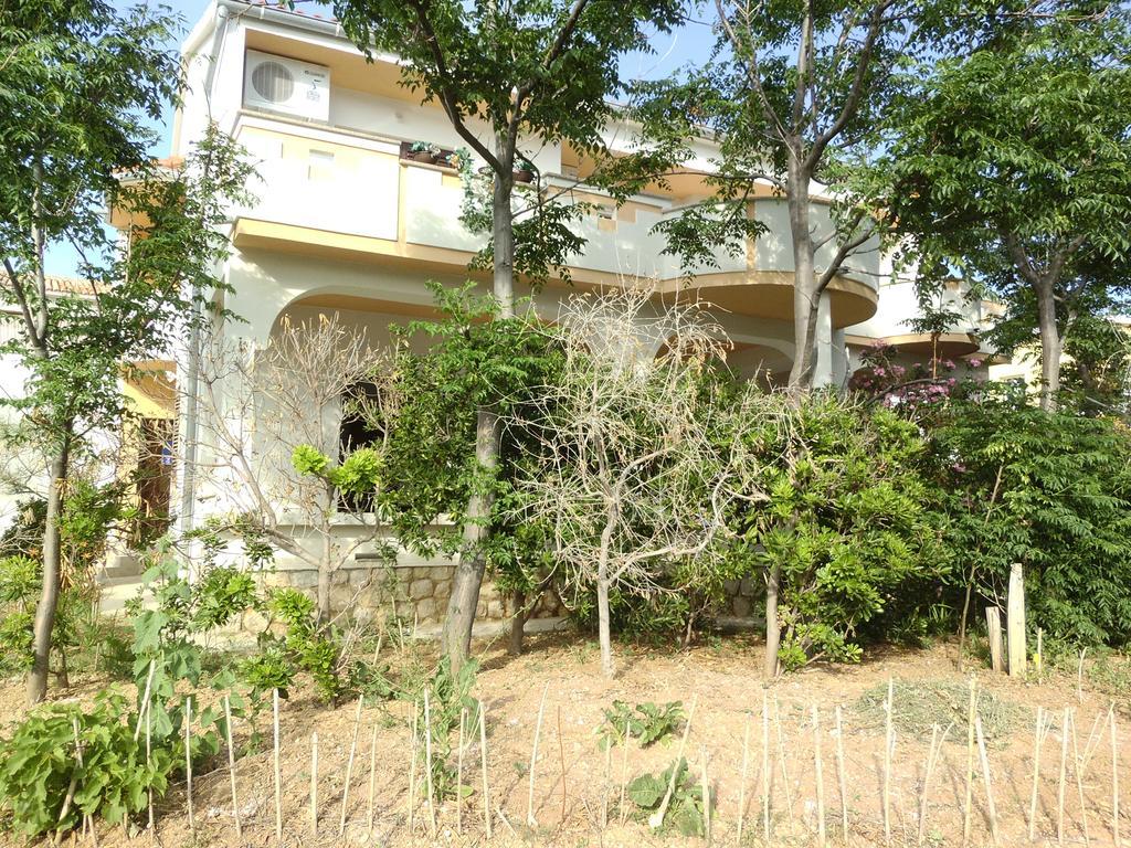פג Apartments Kresimir Beauty With Shadow Trees And Parking Place מראה חיצוני תמונה