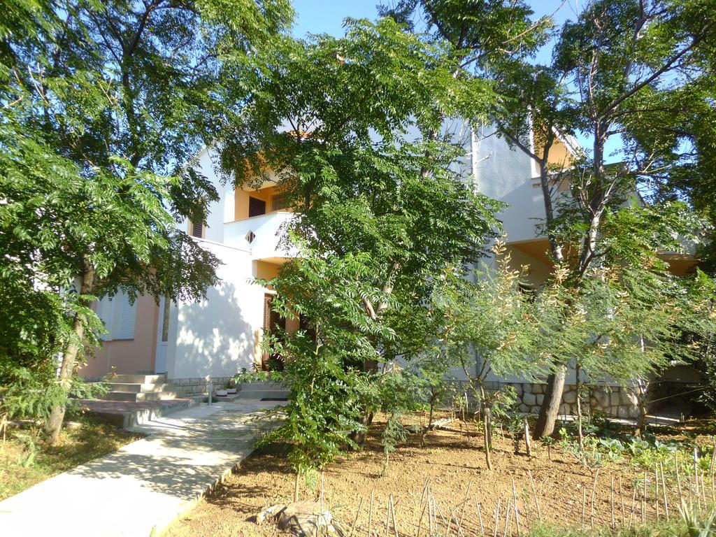 פג Apartments Kresimir Beauty With Shadow Trees And Parking Place מראה חיצוני תמונה
