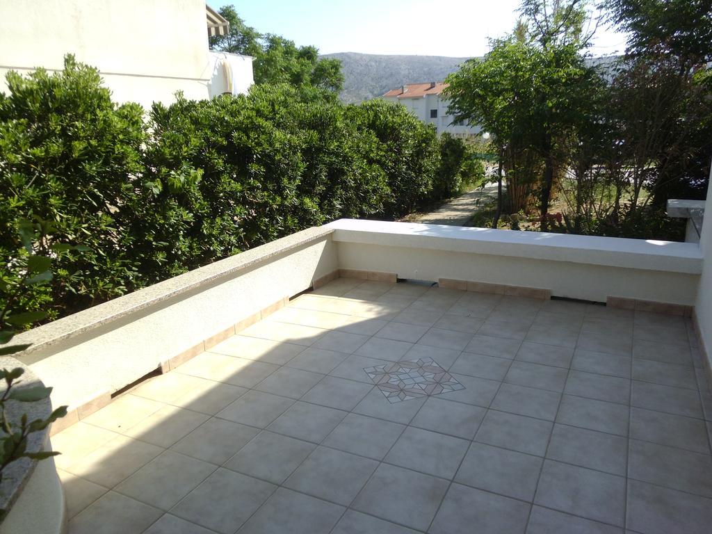 פג Apartments Kresimir Beauty With Shadow Trees And Parking Place חדר תמונה