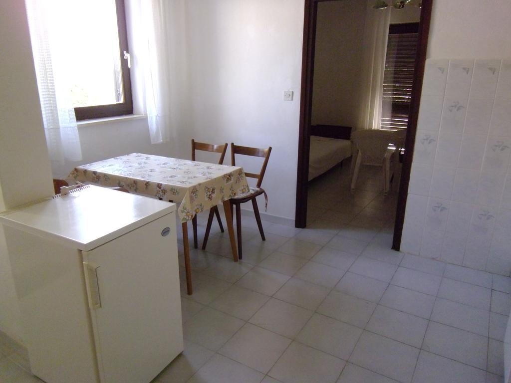 פג Apartments Kresimir Beauty With Shadow Trees And Parking Place חדר תמונה