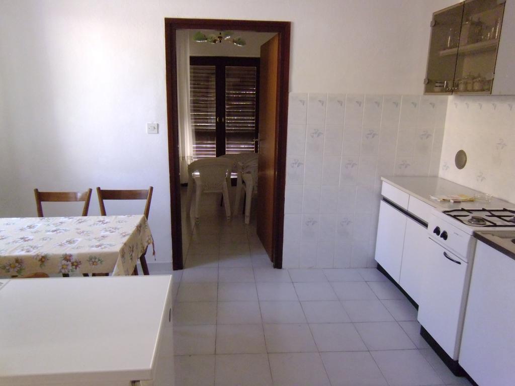 פג Apartments Kresimir Beauty With Shadow Trees And Parking Place חדר תמונה