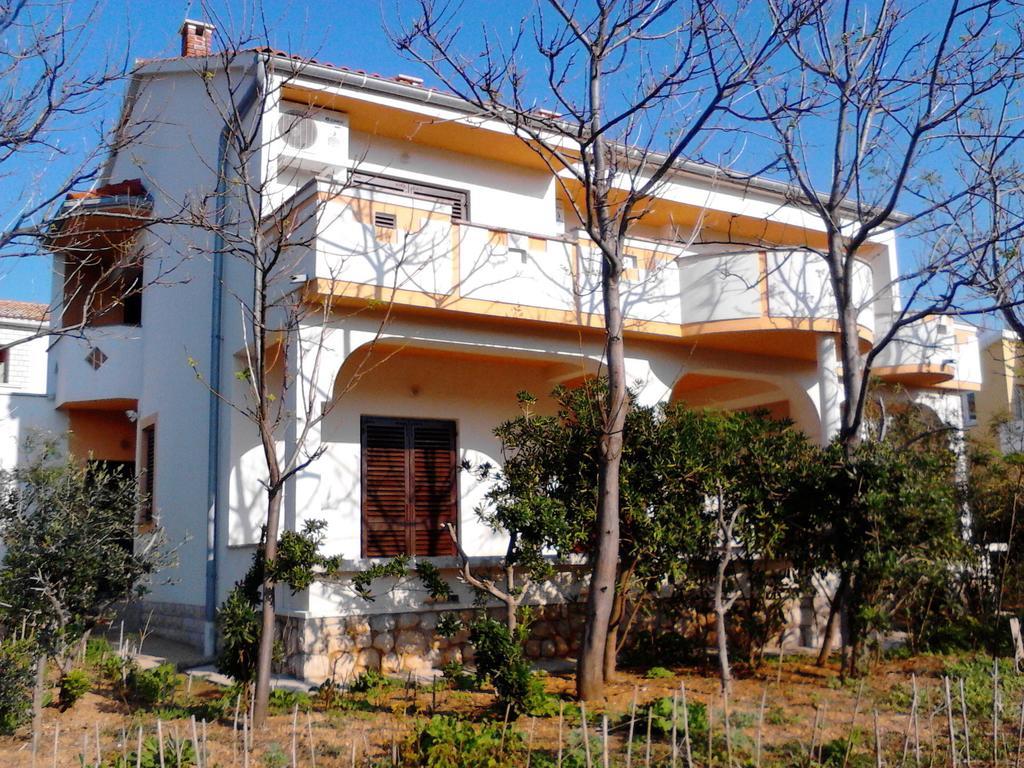 פג Apartments Kresimir Beauty With Shadow Trees And Parking Place מראה חיצוני תמונה